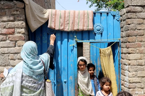 Door to door vaccinations in Pakistan